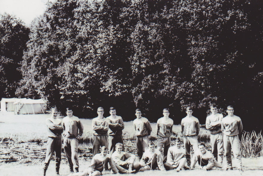 Hans Walscheid van Dijk, staand 3e v links, 1962 op Nijenrode