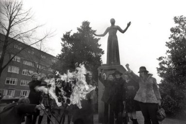 dolle mina korsetverbranding